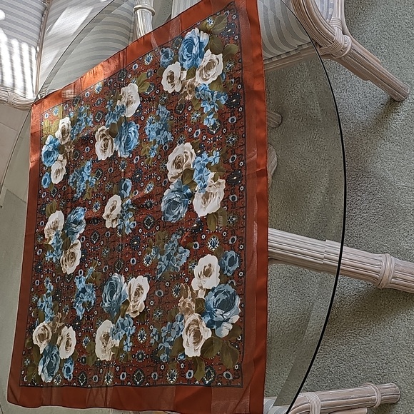 Vintage Square Floral Design Scarf - Picture 4 of 12